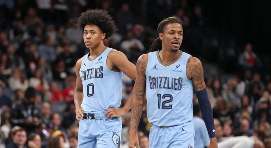 英超焦点战：利物浦主场迎战热刺,（英超重磅对决：利物浦坐镇安菲尔德迎战热刺）