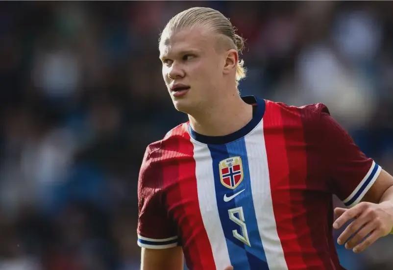 费迪南德：姆伯莫态度严谨且敬业，他能给曼联带来积极的影响（费迪南德看好姆伯莫：职业态度一流，能为曼联带来积极变化）