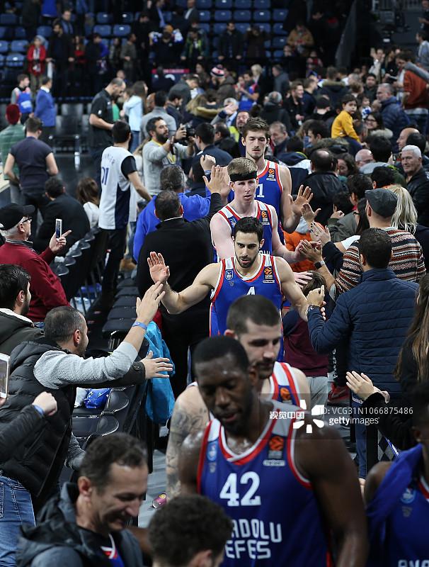 拜仁客战斯图加特：雅克松、金玟哉首发，乌尔比希出战（拜仁客场对阵斯图加特：雅克松、金玟哉先发，乌尔比希登场）