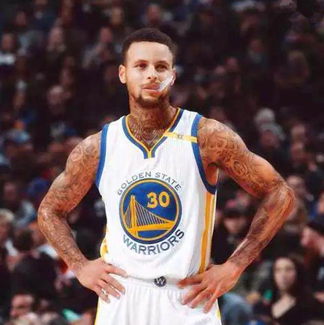 U22国足vs乌兹半场数据：射门数0-4，控球率45％-55％（半场战报：U22国足对乌兹射门0比4、控球45%比55%）