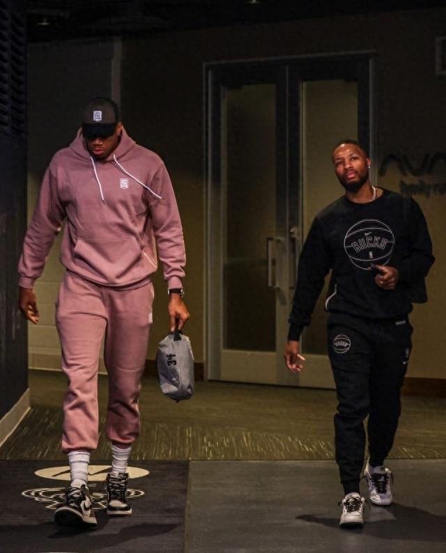 随迈阿密国际夺冠，德保罗赛后剪下主场球网留念（随国际迈阿密加冕冠军，德保罗赛后剪下主场球网作纪念）