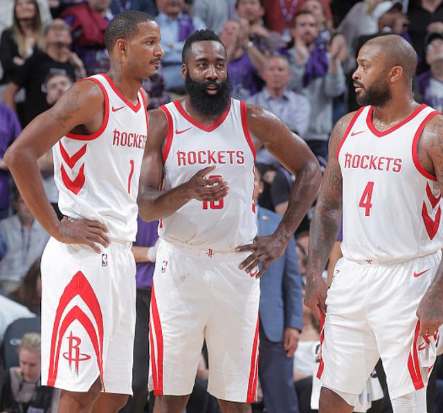 国家德比维尼修斯不满被换后，阿隆索让米利唐去跟他谈谈（国家德比维尼修斯对被换下不满，阿隆索指派米利唐上前沟通）