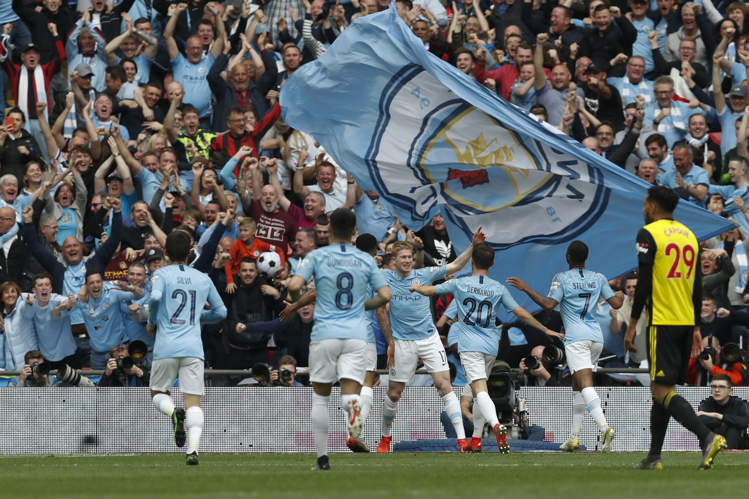 巴洛特利：现在的足球对抗更激烈，我认为自己仍能有出色表现（巴洛特利：当今足球对抗更强烈，我依然有能力踢出高水平）