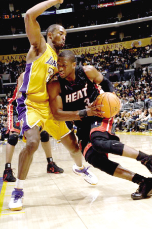 成都蓉城祝贺重庆铜梁龙成功冲超：我们携手展现西南足球风采（成都蓉城祝贺重庆铜梁龙升入中超：携手彰显西南足球力量）