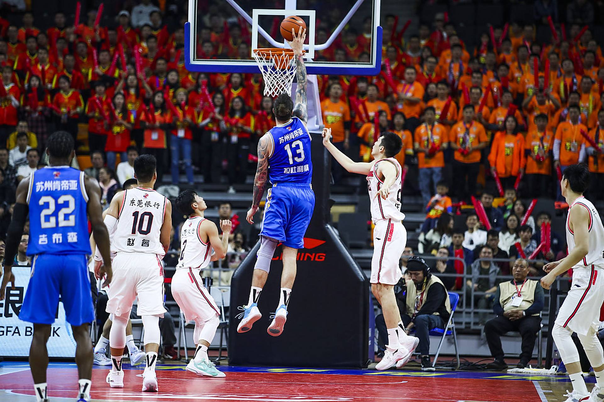 国米vs凯拉特首发预测：巴雷拉踢后腰，劳塔罗继续首发搭皮奥（国米对阵凯拉特首发前瞻：巴雷拉出任后腰，劳塔罗与皮奥继续先发）