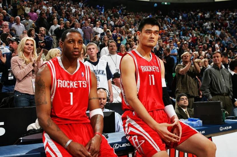 张镇麟：卢伟指导给每人都安排了战术 球队年轻 一兴奋就忘了战术（张镇麟：卢伟为每位球员布置战术，年轻球队一激动就忘执行）