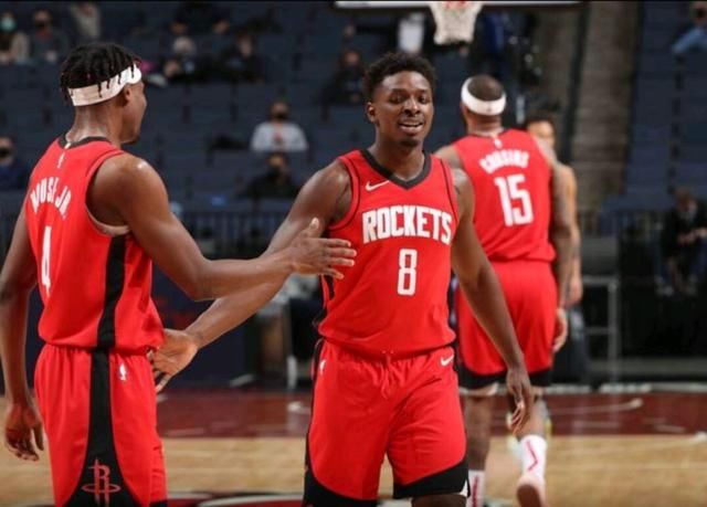 阿莫林：多古才20岁，但已经越来越像是曼联的一员（阿莫林：20岁的多古已愈发像曼联球员）