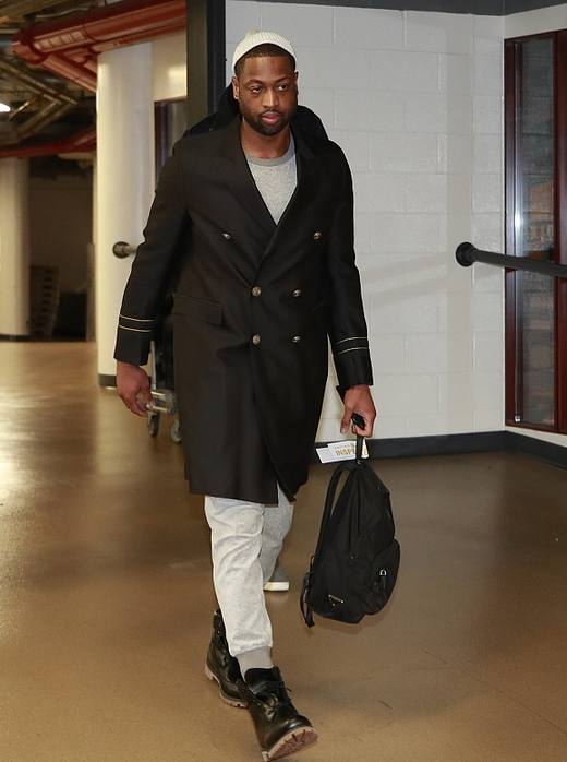 高效发挥！阿努诺比半场10中8暴砍20分3助攻（阿努诺比半场爆发：10投8中轰下20分+3助攻）