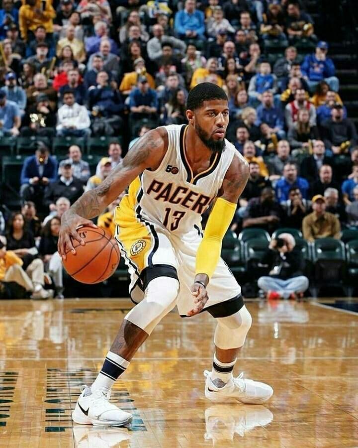 贝克汉姆的球队夺冠，全家相拥庆祝，14岁金发小七很夺目（贝克汉姆球队加冕冠军，一家相拥同庆，14岁金发小七成焦点）